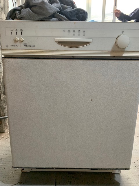 Regalo lavaplatos de 60 cm de ancho marca Philips Whirpool en perfecto estado de funcionamiento