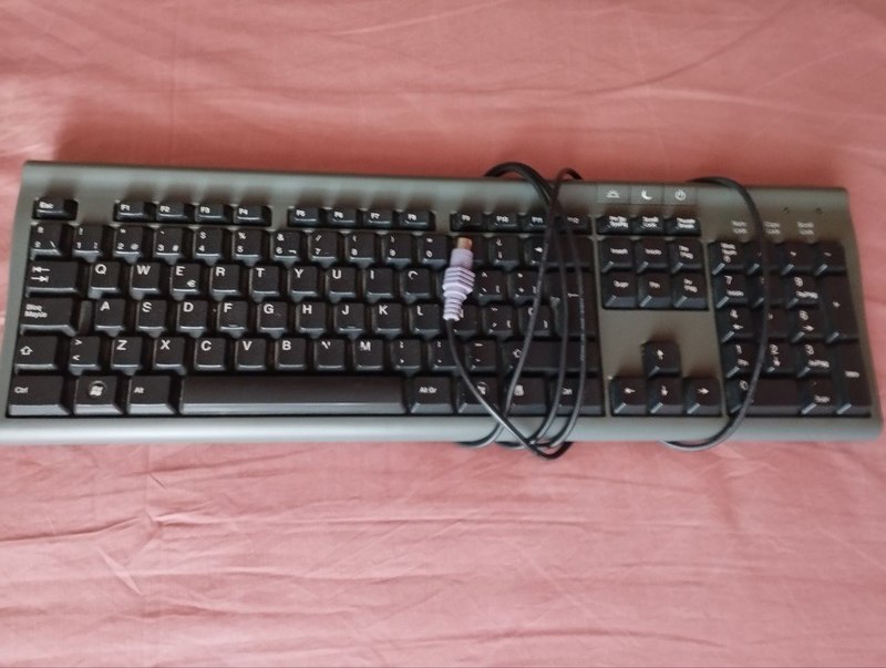 teclado con clavija no USB (sólo día 23 de Diciembre a partir de las 19h hasta 24 Diciembre)