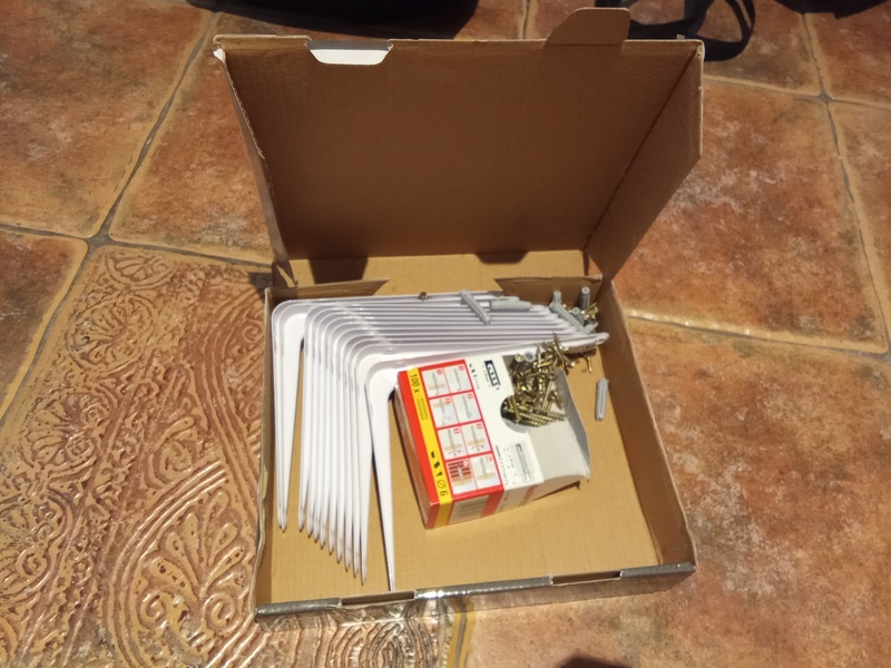 Palomillas, tornillos y tacos 