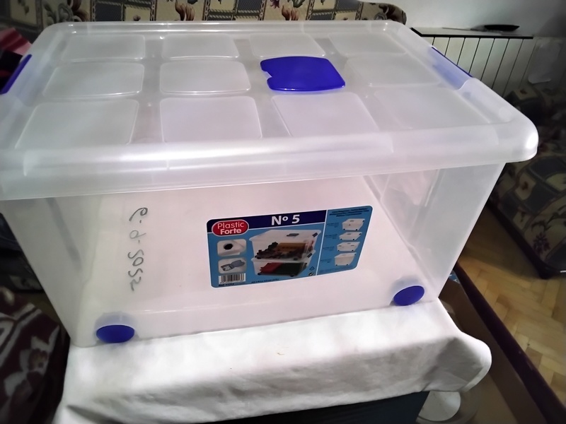 BUSCO CAJAS DE PLASTICO 