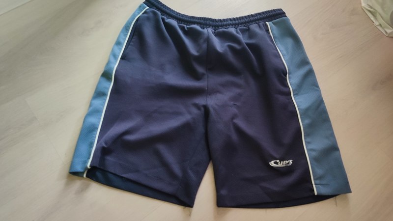 Bermudas azul marino. Marca cups. Talla p