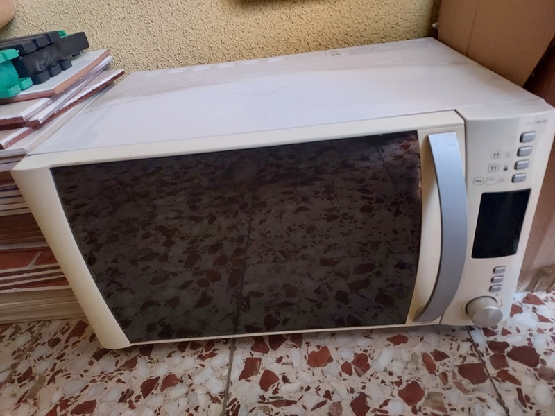 Se regala microondas 