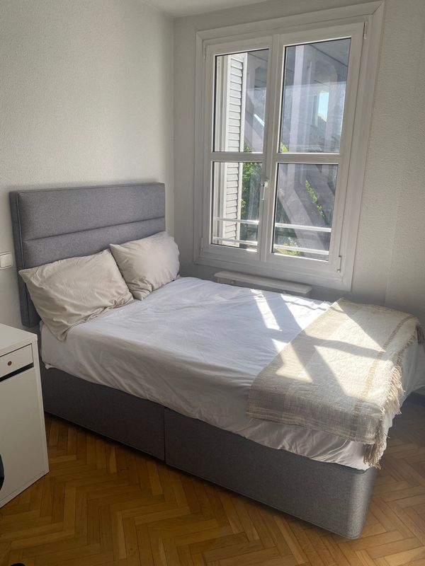 Cama doble, colchón, somier