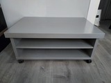Mesa TV con ruedas
