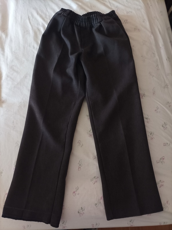 Pantalón gris colegial talla 8