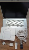 macbook pro para piezas y creo que un cargador sí que funciona