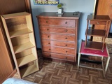 4 muebles: librería, cómoda, mesilla y pupitre infantil