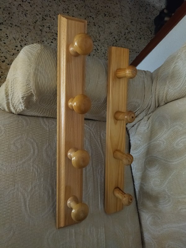 2 perchas de madera
