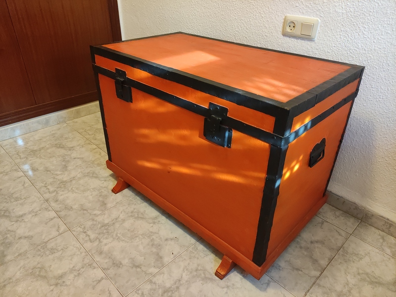 Arcón de hierro, reparado y restaurado