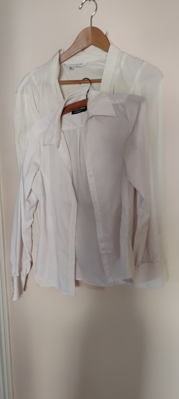 Dos camisas blancas