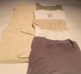 Pantalón y camisetas.