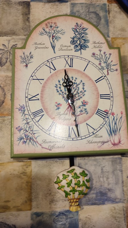 Reloj de pared. Necesita arreglo 
