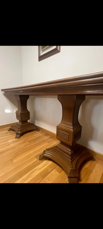 Mesa plegada de madera.