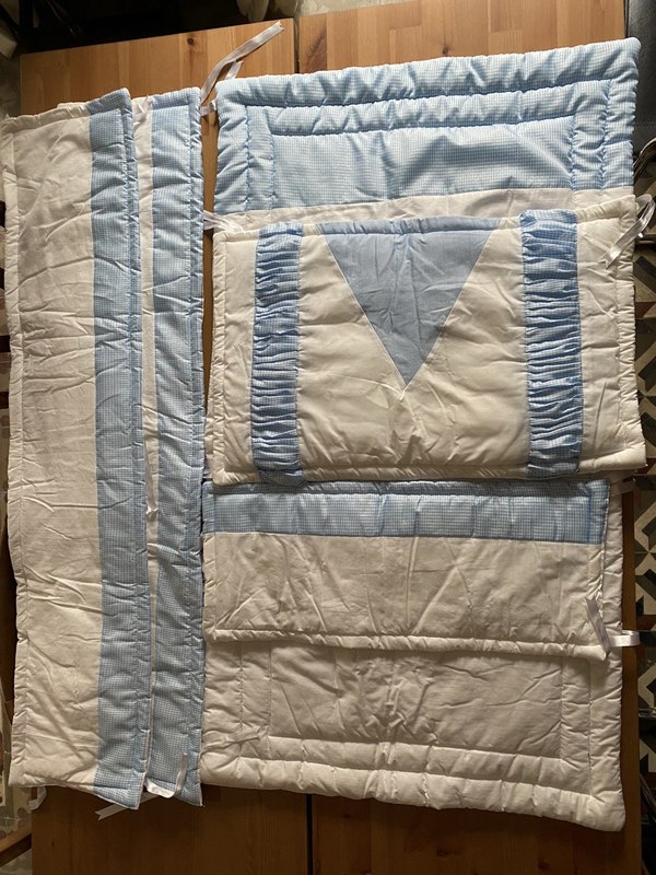 Ropa de cuna - chichonera y edredón 