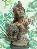 Figura indio y oso
