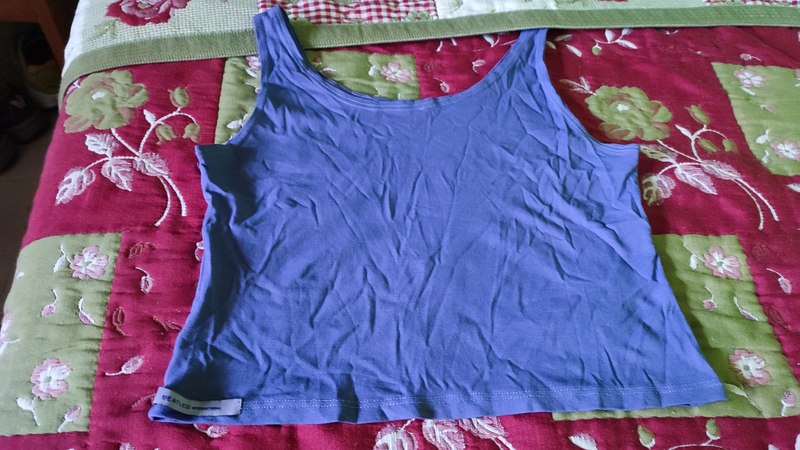 Top de tirantes color lila. Talla l