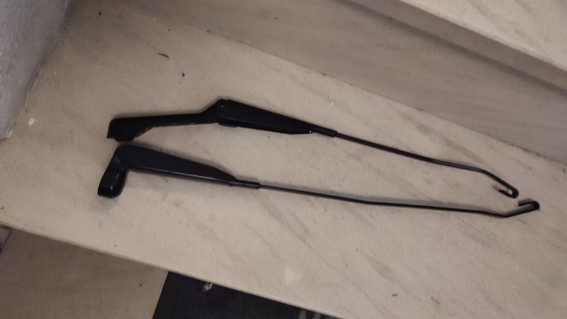 Brazos limpiaparabrisas 