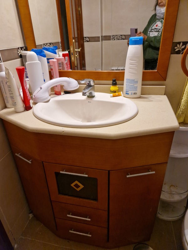 Regalo mueble de baño con lavabo