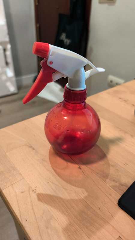 Botella de spray. Para refrescarte o para tus productos de limpieza