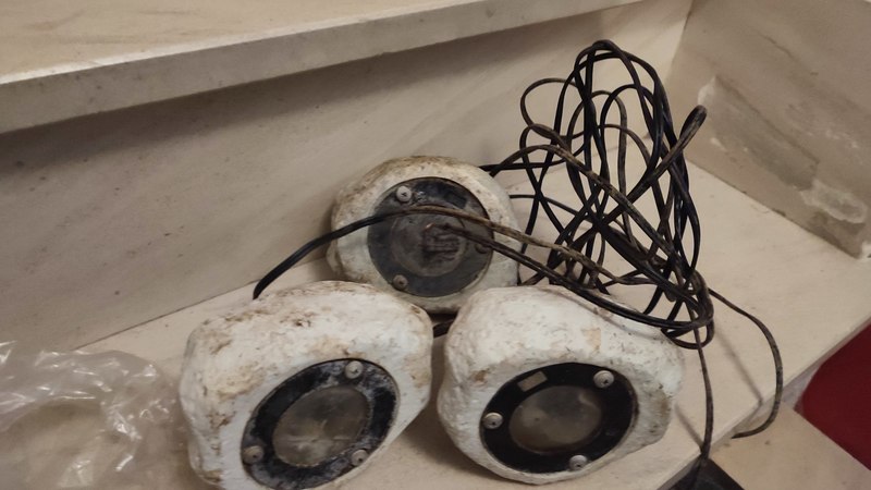 Juego de luces con forma de roca