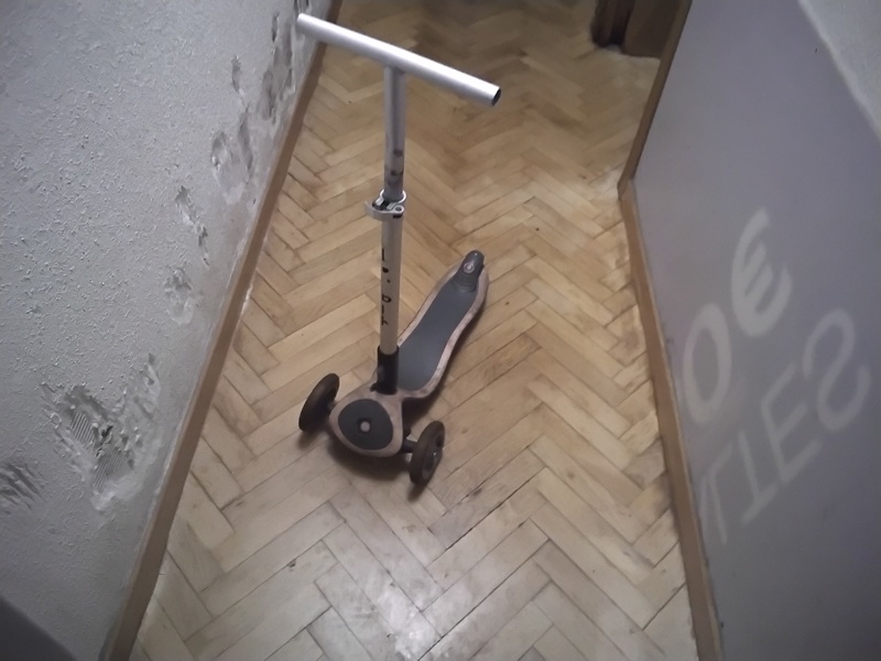 PATINETE CUANDO RUEDA SE ENCIENDEN LAS RUEDAS 