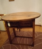 Mesa camilla rústica con alas desplegables, en buen estado