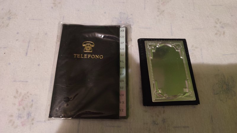 Dos agendas para apuntar teléfonos 