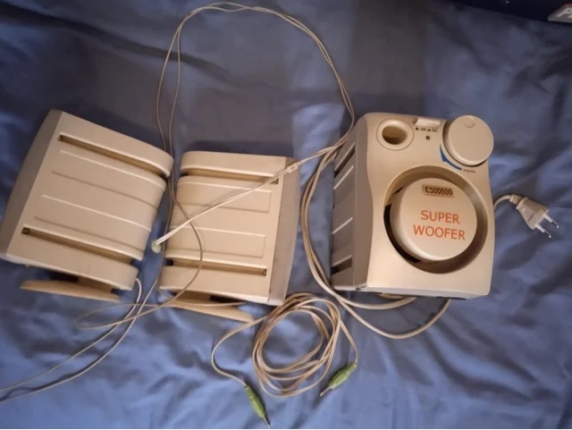 Altavoces y control SuperWoofer