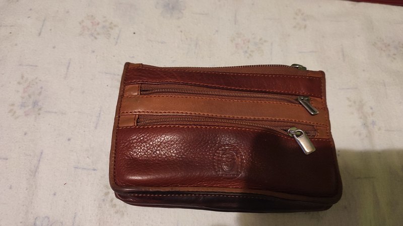 Monedero varias cremalleras color marrón 