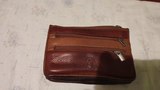Monedero varias cremalleras color marrón 