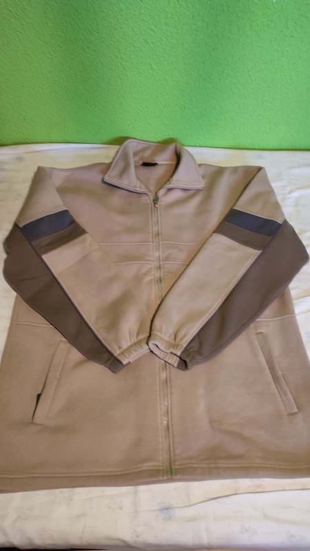 Sudadera con cremallera. Talla xl