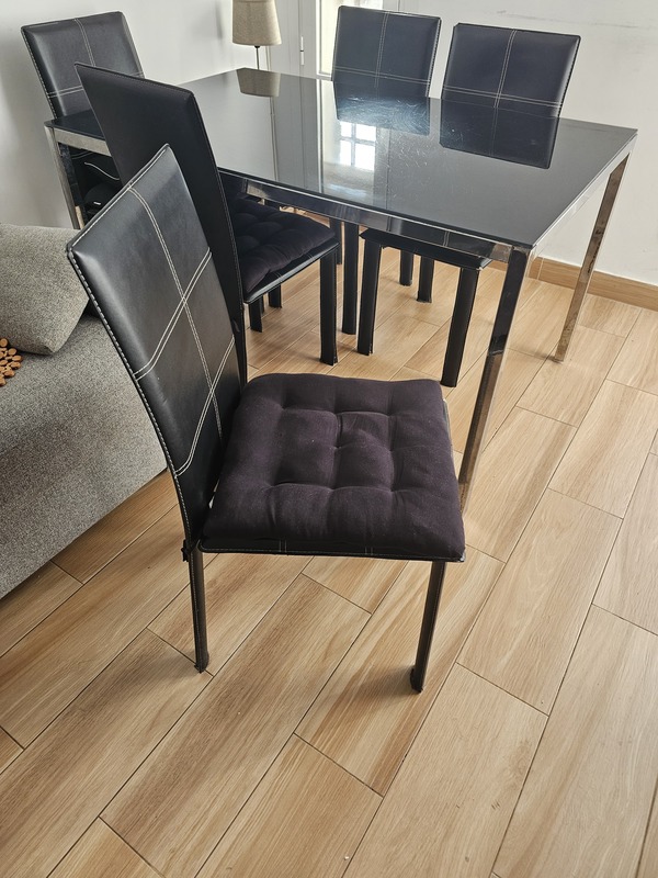 Regalo juego de comedor (mesa y 6 sillas)