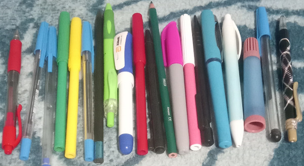 Lote de bolis y marcadores nuevos