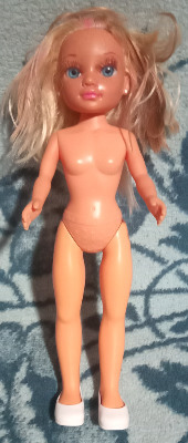 Muñeca grande articulada