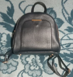 Mochila azul en buen estado