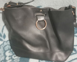 Amplio bolso de cuero