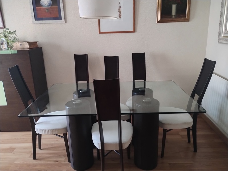 Mesa de cristal y seis sillas