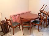 Mesa de comedor, seis sillas y otros