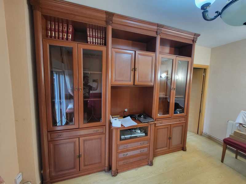 Estantería modular grande de madera maciza con vitrinas y cajones – 2,60 m – Excelente estado