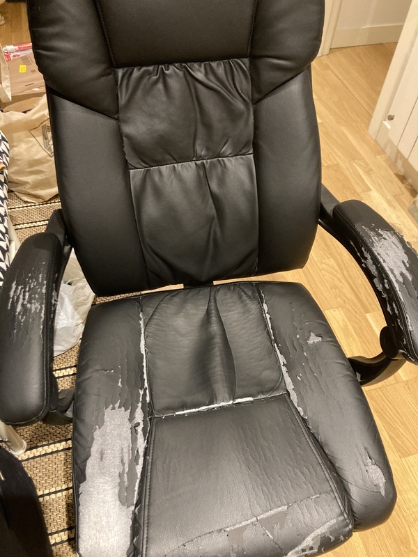 Se regala silla de despacho con desgaste 