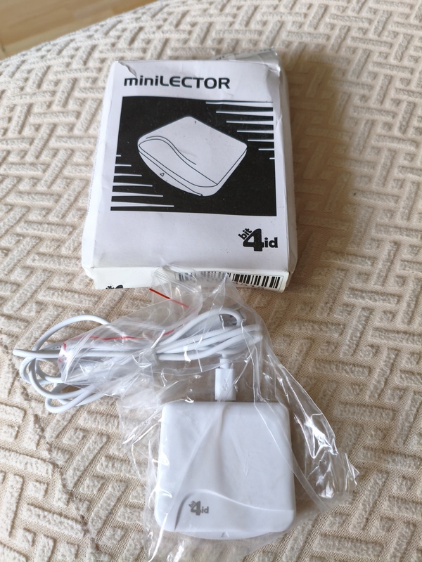 Regalo mini lector de DNI 