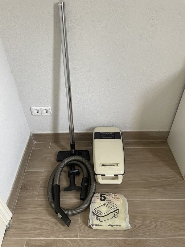 Aspiradora con cable funciona perfectamente