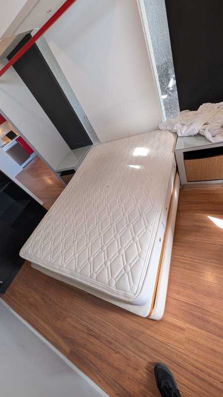 colchon de 135x 190  marca royal con canape en buen estado . 