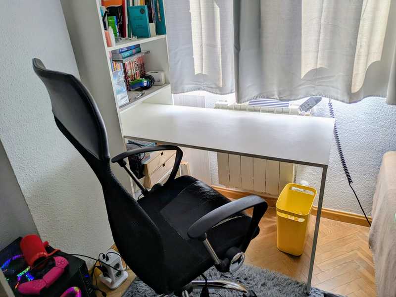 Regalo mesa escritorio con estanteria