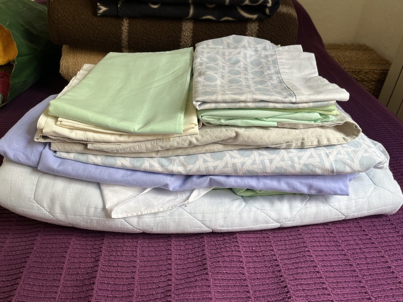 Funda colchón 135 cm y sábanas 135 y otras de 90 cm