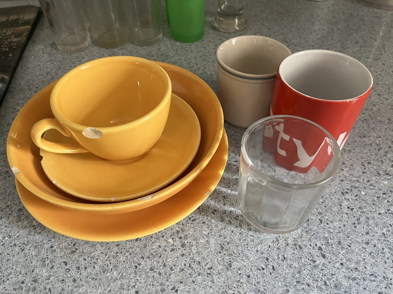 Varios platos y vasos 