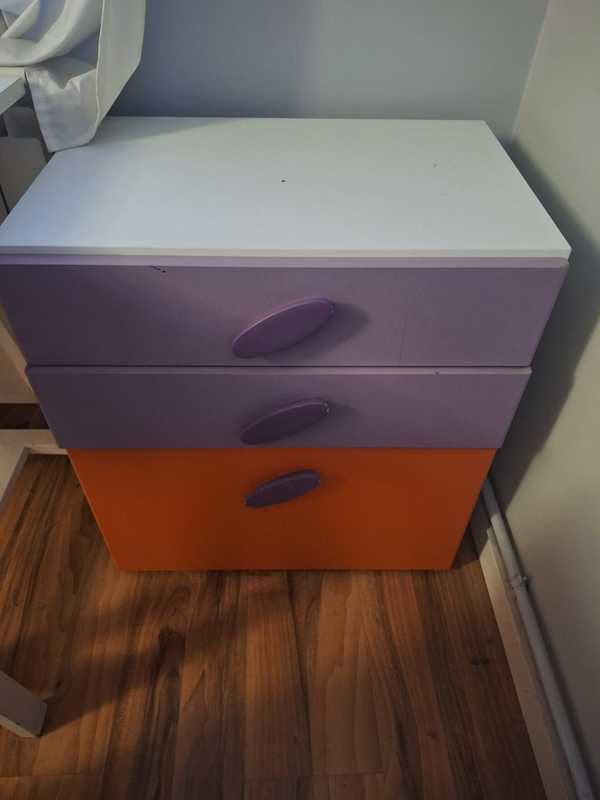 Regalo cajonera en buen estado 