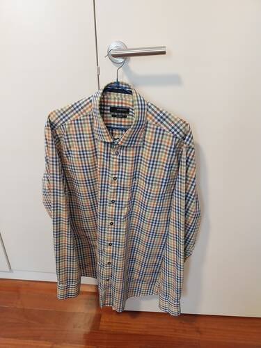 Se regala camisa hombre L / 42