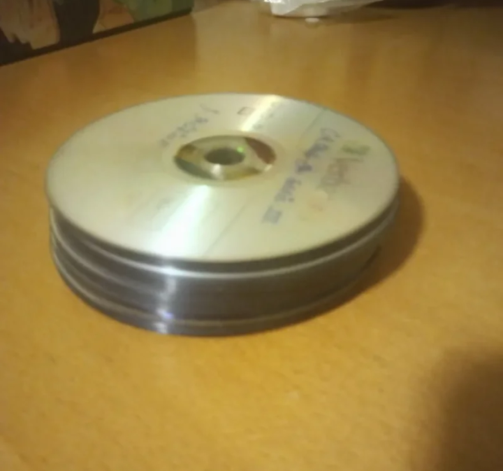 Regalo 44 CDs para manualidades.