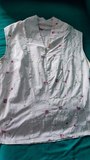 Camisola blanca con flores bordadas. Talla xxl